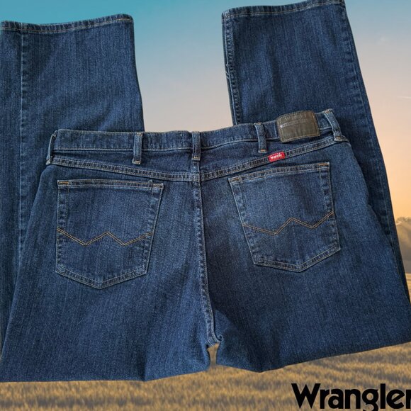 Wrangler Authentics Men's Relaxed Fit Boot Cut Dark Wash Denim Jean Size 38/30 - Picture 5 of 8